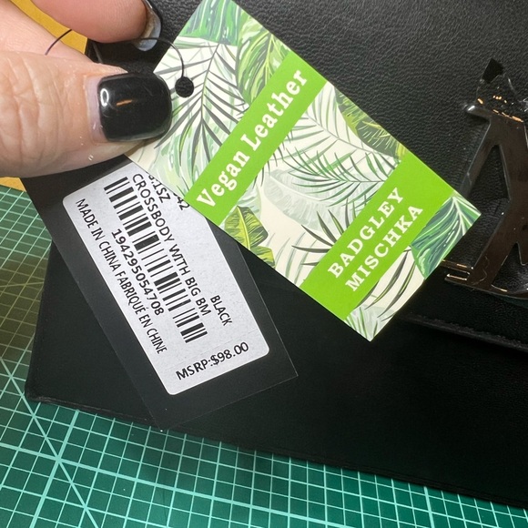 👜 NWT Badgley Mischa Black Vegan Leather Crossbody Handbag - Picture 4 of 7